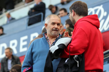 Fotos del búscate en la grada del Osasuna - Extremadura