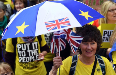 Cientos de miles de personas se manifiestan por un referéndum del 'brexit'