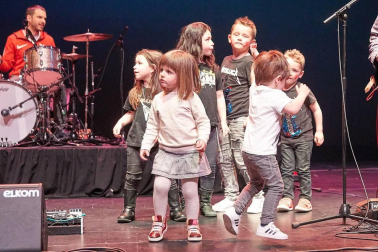Tras las dos exitosas experiencias anteriores, Baluarte volvió a acoger un nuevo concierto de Minimusic, en este caso dedicado al rock internacional. La mañana del domingo 31 de marzo este recinto se llenó de familias que pudieron disfrutar de un repertorio en el que se alternaron artistas como Chuck Berry, Rolling Stones, Led Zeppelin, Deep Purple, AC/DC, Guns and Roses, Queen, hasta Ramones, Depeche Mode, The Doors o Red Hot Chili Peppers.