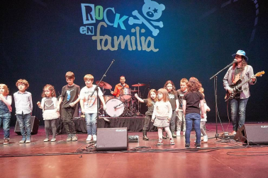Tras las dos exitosas experiencias anteriores, Baluarte volvió a acoger un nuevo concierto de Minimusic, en este caso dedicado al rock internacional. La mañana del domingo 31 de marzo este recinto se llenó de familias que pudieron disfrutar de un repertorio en el que se alternaron artistas como Chuck Berry, Rolling Stones, Led Zeppelin, Deep Purple, AC/DC, Guns and Roses, Queen, hasta Ramones, Depeche Mode, The Doors o Red Hot Chili Peppers.