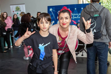 Tras las dos exitosas experiencias anteriores, Baluarte volvió a acoger un nuevo concierto de Minimusic, en este caso dedicado al rock internacional. La mañana del domingo 31 de marzo este recinto se llenó de familias que pudieron disfrutar de un repertorio en el que se alternaron artistas como Chuck Berry, Rolling Stones, Led Zeppelin, Deep Purple, AC/DC, Guns and Roses, Queen, hasta Ramones, Depeche Mode, The Doors o Red Hot Chili Peppers.