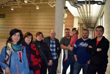 Cada fin de semana los Juegos Deportivos de Navarra inundan la geografía foral de distintas modalidades deportivas que movilizan a miles de pequeños deportistas navarros. Una de ellas es el balonmano, que cada fin de semana da lugar a alrededor de 70 partidos de las distintas categorías, desde prealevín a juvenil. Aquí mostramos una de esas jornadas en el polideportivo de la Rochapea.
