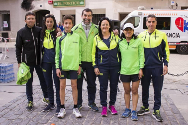 El domingo 31 de marzo, los amantes de las carreras campo a través se reunieron en Lerín para participar en las diferentes modalidades preparadas por el club atlético Lerinés. El Cross de los Pinares, que este año alcanza su sexta edición, fue el plato fuerte de la jornada, que contó con dos distancias: 5 y 12 kilómetros. Previamente, se habían desarrollado las competiciones para menores y la Marcha Pinares.