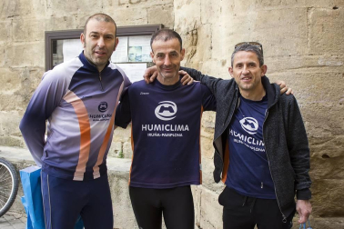 El domingo 31 de marzo, los amantes de las carreras campo a través se reunieron en Lerín para participar en las diferentes modalidades preparadas por el club atlético Lerinés. El Cross de los Pinares, que este año alcanza su sexta edición, fue el plato fuerte de la jornada, que contó con dos distancias: 5 y 12 kilómetros. Previamente, se habían desarrollado las competiciones para menores y la Marcha Pinares.