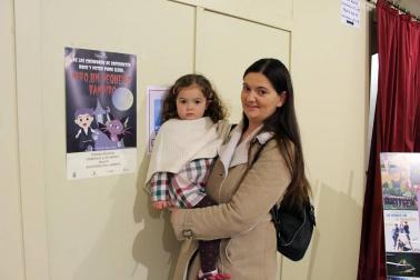 El Auditorio del Carmen sangüesino acogió el domingo 31 de marzo el teatro musical 'Niko el vampiro'. Creado por el grupo Tdiferencia y promocionado por la Asociación Red de Teatros de Navarra (RTN) y el Gobierno de Navarra, este espectáculo familiar muestra la igualdad ante la diferencia a través del vampiro Niko y su amiga Anika.