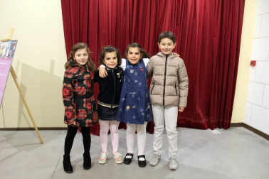 El Auditorio del Carmen sangüesino acogió el domingo 31 de marzo el teatro musical 'Niko el vampiro'. Creado por el grupo Tdiferencia y promocionado por la Asociación Red de Teatros de Navarra (RTN) y el Gobierno de Navarra, este espectáculo familiar muestra la igualdad ante la diferencia a través del vampiro Niko y su amiga Anika.