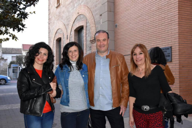Lleno absoluto la tarde noche del sábado 30 de marzo en la Casa de Cultura murchantina para asistir a la gran final del 5º Certamen de Monólogos Villa de Murchante. Un cierre perfecto, tras las exitosas audiciones previas, de la que formaron parte cuatro artistas: el cascantino Manolo San Juan, el sevillano Joserra Garens, el madrileño Javier Traba y el gallego Tito Rober.