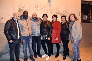 Lleno absoluto la tarde noche del sábado 30 de marzo en la Casa de Cultura murchantina para asistir a la gran final del 5º Certamen de Monólogos Villa de Murchante. Un cierre perfecto, tras las exitosas audiciones previas, de la que formaron parte cuatro artistas: el cascantino Manolo San Juan, el sevillano Joserra Garens, el madrileño Javier Traba y el gallego Tito Rober.