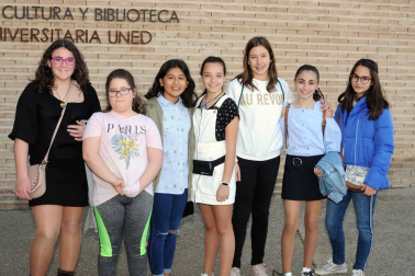 El sábado 30 de marzo, en doble sesión, la Casa de Cultura de Milagro acogió la última propuesta de Jana Producciones: Cenicienta y el zapatito de cristal. Se trata de una adaptación musical del famoso texto de Charles Perrault, uno de los cuentos de hadas más famosos de la historia. Una puesta en escena llena de magia y la animada banda sonora trasladó a los presentes a este mundo de sueños.