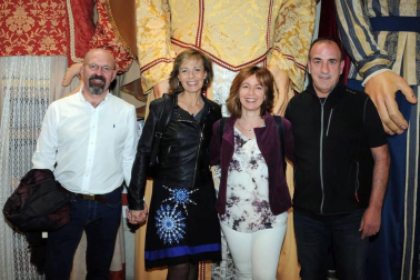 El sábado 30 de marzo, en doble sesión, la Casa de Cultura de Milagro acogió la última propuesta de Jana Producciones: Cenicienta y el zapatito de cristal. Se trata de una adaptación musical del famoso texto de Charles Perrault, uno de los cuentos de hadas más famosos de la historia. Una puesta en escena llena de magia y la animada banda sonora trasladó a los presentes a este mundo de sueños.