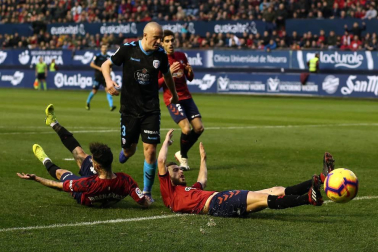 Los jugadores de Osasuna lograron la victoria en la Jornada 16 tras derrotar por la mínima, en el estadio de El Sadar y con un gol de Íñigo Pérez en el minuto 89, al Lugo.