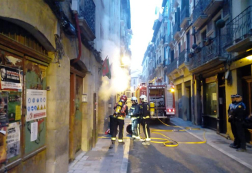 Un incendio causa daños cuantiosos en la peña Alegría de Pamplona