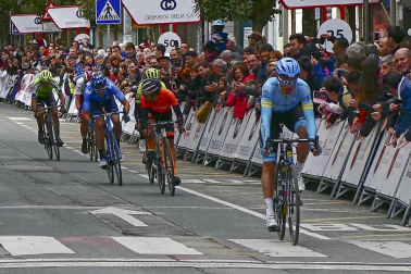 El francés Jonathan Hivert, del equipo Direct Energie, ganó el XXI Gran Premio Induráin, disputado en Navarra con un recorrido de 193 kilómetros, con salida y llegada en Estella.