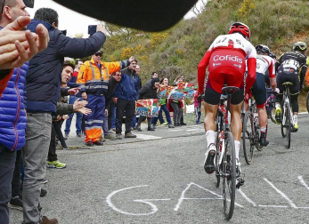 El francés Jonathan Hivert, del equipo Direct Energie, ganó el XXI Gran Premio Induráin, disputado en Navarra con un recorrido de 193 kilómetros, con salida y llegada en Estella.