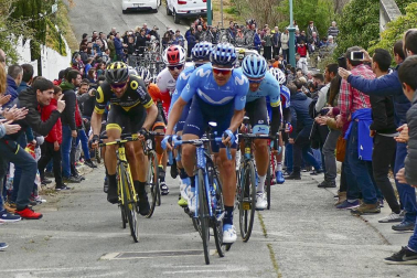El francés Jonathan Hivert, del equipo Direct Energie, ganó el XXI Gran Premio Induráin, disputado en Navarra con un recorrido de 193 kilómetros, con salida y llegada en Estella.