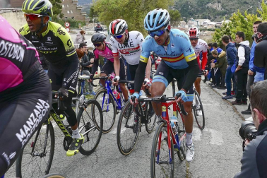 El francés Jonathan Hivert, del equipo Direct Energie, ganó el XXI Gran Premio Induráin, disputado en Navarra con un recorrido de 193 kilómetros, con salida y llegada en Estella.