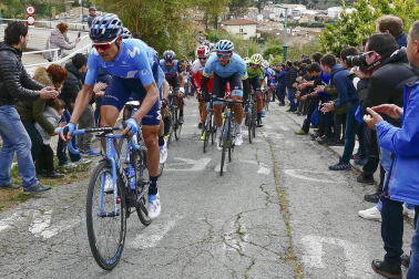 El francés Jonathan Hivert, del equipo Direct Energie, ganó el XXI Gran Premio Induráin, disputado en Navarra con un recorrido de 193 kilómetros, con salida y llegada en Estella.