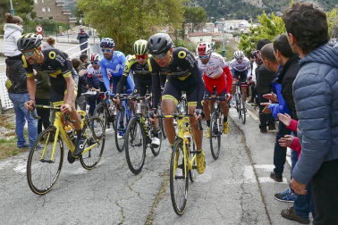 El francés Jonathan Hivert, del equipo Direct Energie, ganó el XXI Gran Premio Induráin, disputado en Navarra con un recorrido de 193 kilómetros, con salida y llegada en Estella.