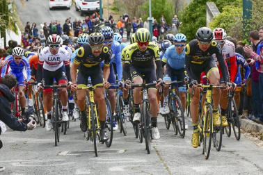 El francés Jonathan Hivert, del equipo Direct Energie, ganó el XXI Gran Premio Induráin, disputado en Navarra con un recorrido de 193 kilómetros, con salida y llegada en Estella.