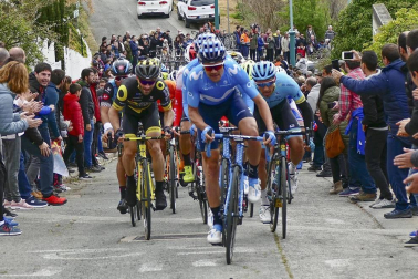 El francés Jonathan Hivert, del equipo Direct Energie, ganó el XXI Gran Premio Induráin, disputado en Navarra con un recorrido de 193 kilómetros, con salida y llegada en Estella.