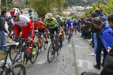 El francés Jonathan Hivert, del equipo Direct Energie, ganó el XXI Gran Premio Induráin, disputado en Navarra con un recorrido de 193 kilómetros, con salida y llegada en Estella.