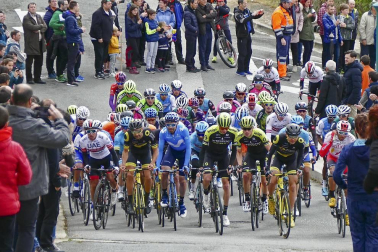 El francés Jonathan Hivert, del equipo Direct Energie, ganó el XXI Gran Premio Induráin, disputado en Navarra con un recorrido de 193 kilómetros, con salida y llegada en Estella.
