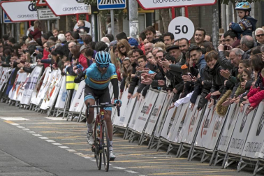 El francés Jonathan Hivert, del equipo Direct Energie, ganó el XXI Gran Premio Induráin, disputado en Navarra con un recorrido de 193 kilómetros, con salida y llegada en Estella.