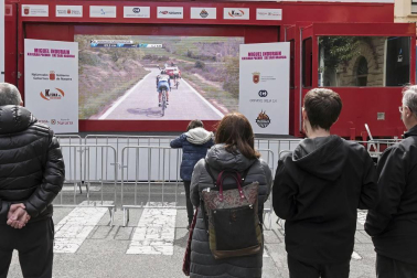 El francés Jonathan Hivert, del equipo Direct Energie, ganó el XXI Gran Premio Induráin, disputado en Navarra con un recorrido de 193 kilómetros, con salida y llegada en Estella.