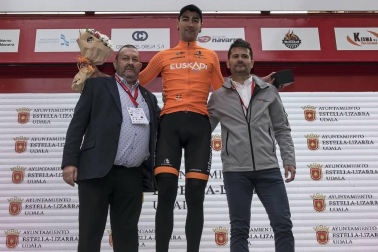 El francés Jonathan Hivert, del equipo Direct Energie, ganó el XXI Gran Premio Induráin, disputado en Navarra con un recorrido de 193 kilómetros, con salida y llegada en Estella.
