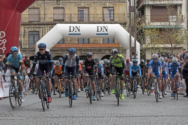 El francés Jonathan Hivert, del equipo Direct Energie, ganó el XXI Gran Premio Induráin, disputado en Navarra con un recorrido de 193 kilómetros, con salida y llegada en Estella.