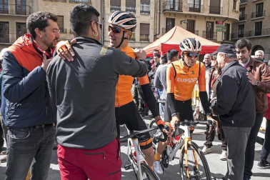 El francés Jonathan Hivert, del equipo Direct Energie, ganó el XXI Gran Premio Induráin, disputado en Navarra con un recorrido de 193 kilómetros, con salida y llegada en Estella.