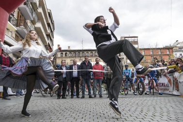 El francés Jonathan Hivert, del equipo Direct Energie, ganó el XXI Gran Premio Induráin, disputado en Navarra con un recorrido de 193 kilómetros, con salida y llegada en Estella.