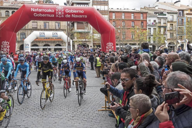 El francés Jonathan Hivert, del equipo Direct Energie, ganó el XXI Gran Premio Induráin, disputado en Navarra con un recorrido de 193 kilómetros, con salida y llegada en Estella.