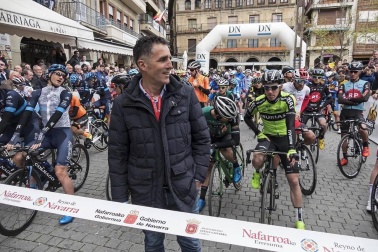 El francés Jonathan Hivert, del equipo Direct Energie, ganó el XXI Gran Premio Induráin, disputado en Navarra con un recorrido de 193 kilómetros, con salida y llegada en Estella.