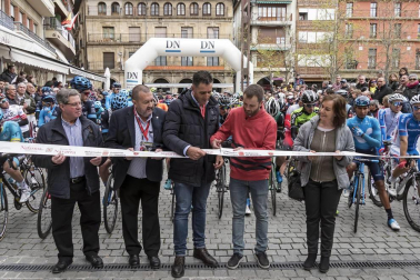 El francés Jonathan Hivert, del equipo Direct Energie, ganó el XXI Gran Premio Induráin, disputado en Navarra con un recorrido de 193 kilómetros, con salida y llegada en Estella.