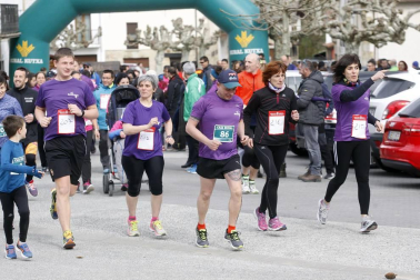 Para completar la inscripción en las carreras de las categorías inferiores había que entregar dos kilos de alimentos o más para donar al comedor social Paris 365. Para la carrera de adultos eran 4 kilos de alimentos.
