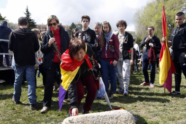 Imágenes del acto celebrado en la Vuelta del Castillo de Pamplona con motivo de la conmemoración de la instauración de la II República.