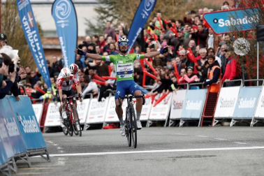 El francés Julian Alaphilippe (Deceuninck-Quick Step) cumplió los pronósticos y fue el vencedor en la segunda etapa de la Itzulia 2019, una jornada entre Zumárraga y Gorraiz de 149,5 kms.