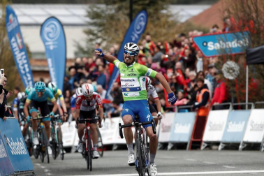El francés Julian Alaphilippe (Deceuninck-Quick Step) cumplió los pronósticos y fue el vencedor en la segunda etapa de la Itzulia 2019, una jornada entre Zumárraga y Gorraiz de 149,5 kms.