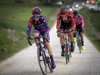 El francés Julian Alaphilippe (Deceuninck-Quick Step) cumplió los pronósticos y fue el vencedor en la segunda etapa de la Itzulia 2019, una jornada entre Zumárraga y Gorraiz de 149,5 kms.