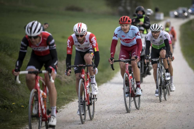 El francés Julian Alaphilippe (Deceuninck-Quick Step) cumplió los pronósticos y fue el vencedor en la segunda etapa de la Itzulia 2019, una jornada entre Zumárraga y Gorraiz de 149,5 kms.