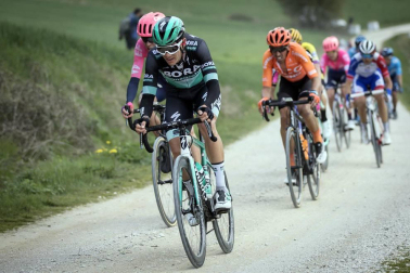 El francés Julian Alaphilippe (Deceuninck-Quick Step) cumplió los pronósticos y fue el vencedor en la segunda etapa de la Itzulia 2019, una jornada entre Zumárraga y Gorraiz de 149,5 kms.