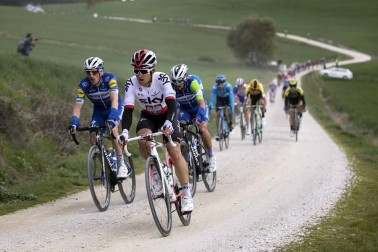 El francés Julian Alaphilippe (Deceuninck-Quick Step) cumplió los pronósticos y fue el vencedor en la segunda etapa de la Itzulia 2019, una jornada entre Zumárraga y Gorraiz de 149,5 kms.