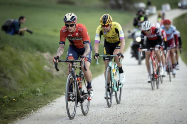 El francés Julian Alaphilippe (Deceuninck-Quick Step) cumplió los pronósticos y fue el vencedor en la segunda etapa de la Itzulia 2019, una jornada entre Zumárraga y Gorraiz de 149,5 kms.