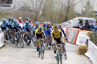 El francés Julian Alaphilippe (Deceuninck-Quick Step) cumplió los pronósticos y fue el vencedor en la segunda etapa de la Itzulia 2019, una jornada entre Zumárraga y Gorraiz de 149,5 kms.