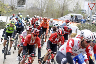 El francés Julian Alaphilippe (Deceuninck-Quick Step) cumplió los pronósticos y fue el vencedor en la segunda etapa de la Itzulia 2019, una jornada entre Zumárraga y Gorraiz de 149,5 kms.