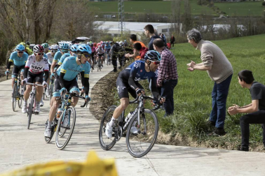 El francés Julian Alaphilippe (Deceuninck-Quick Step) cumplió los pronósticos y fue el vencedor en la segunda etapa de la Itzulia 2019, una jornada entre Zumárraga y Gorraiz de 149,5 kms.