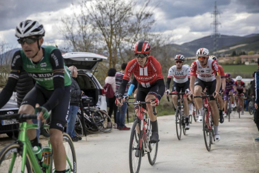 El francés Julian Alaphilippe (Deceuninck-Quick Step) cumplió los pronósticos y fue el vencedor en la segunda etapa de la Itzulia 2019, una jornada entre Zumárraga y Gorraiz de 149,5 kms.