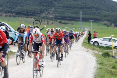 El francés Julian Alaphilippe (Deceuninck-Quick Step) cumplió los pronósticos y fue el vencedor en la segunda etapa de la Itzulia 2019, una jornada entre Zumárraga y Gorraiz de 149,5 kms.