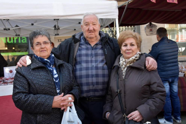 Los ablitenses celebraron del 5 al 7 de abril el veinticinco aniversario de la recuperación del baile del plego a cargo del grupo de danzas mendianike. El amplio programa de actividades tuvo su culmen el domingo con la tradicional representación de este baile popular en la plaza del pueblo. ¡Click! Se acercó a este acto y a la feria de artesanía.